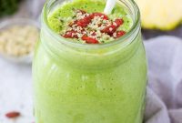 Kale and Pineapple Smoothie for Energy and Glow
