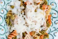 Slow Cooker Garlic Chicken Alfredo with Veggies and Pasta