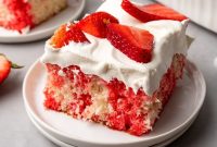 Moist Strawberry Poke Cake Recipe with Fresh Strawberry Filling