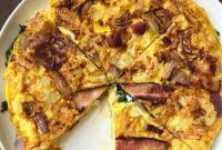 High-Protein Cauliflower, Bacon, and Veggie Omelette
