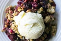 Mixed Berry Crisp Recipe: Quick Summer Dessert with Oats