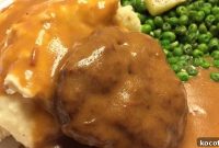 Slow Cooker Salisbury Steak Recipe for Tender Beef and Gravy