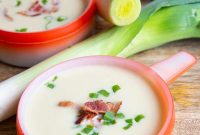 Instant Pot Cauliflower and Leek Low-Carb Soup Recipe