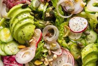 Fresh Garden Salad Recipe: Crisp Mixed Greens & Simple Dressing