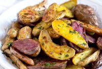 Crispy Roasted Fingerling Potatoes with Garlic and Herbs