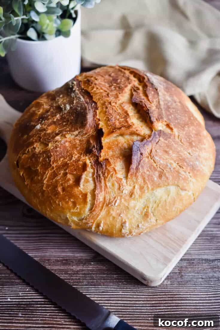 A loaf of bread is on a cutting board.