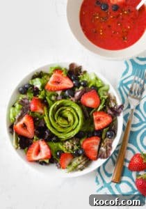 Summer Berry Salad with Strawberry Balsamic Vinaigrette (Vegan) 2 Vegan summer berry salad with strawberry balsamic vinaigrette