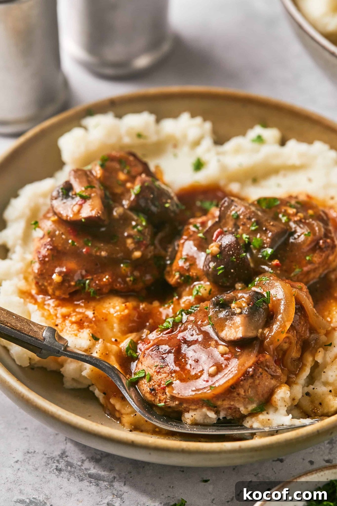 Pork Medallions with Caramelized Onions and Mushrooms 10 img 40126 9