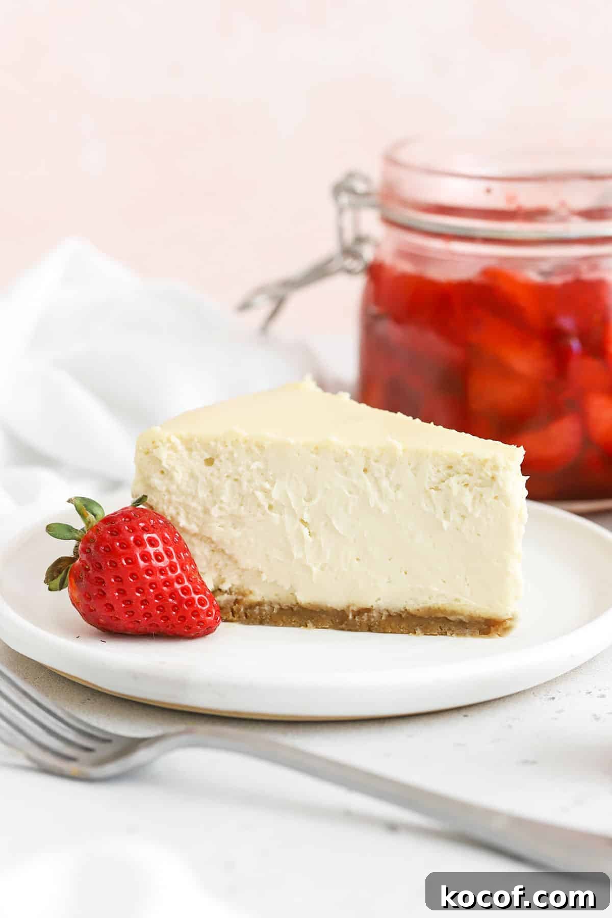 Gluten-Free Strawberry Cheesecake Recipe with Fresh Berry Topping 4 gluten-free cheesecake with strawberry sauce