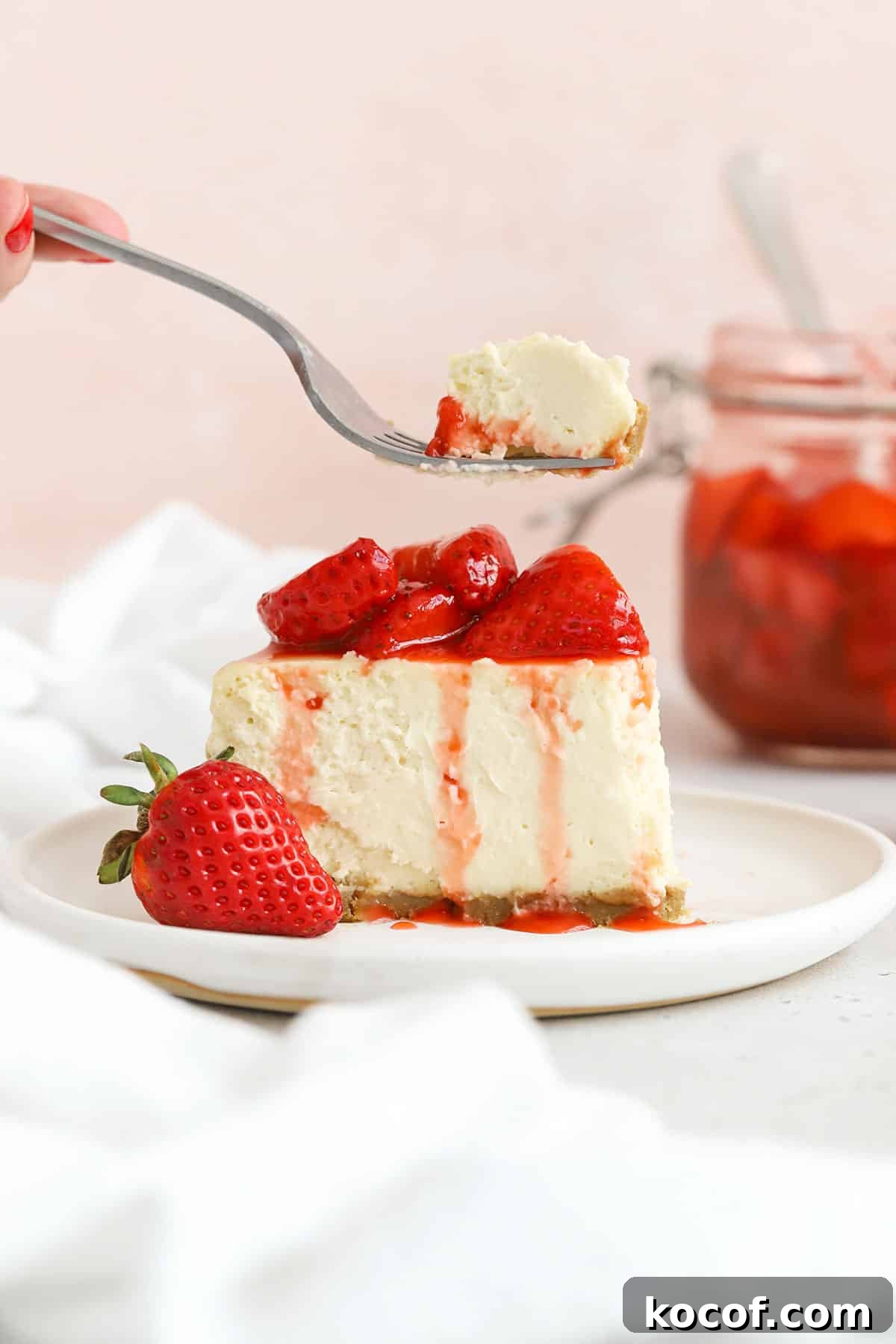 Gluten-Free Strawberry Cheesecake Recipe with Fresh Berry Topping 8 gluten-free strawberry cheesecake with strawberry topping
